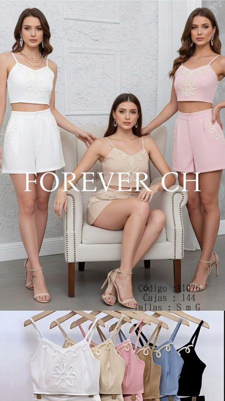 Conjunto Crop Top y Shorts con detalles florales-A1076