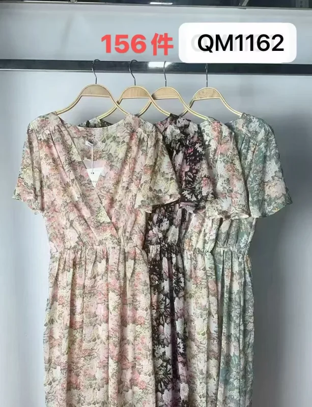 Vestido floral con cuello en V-QM1162