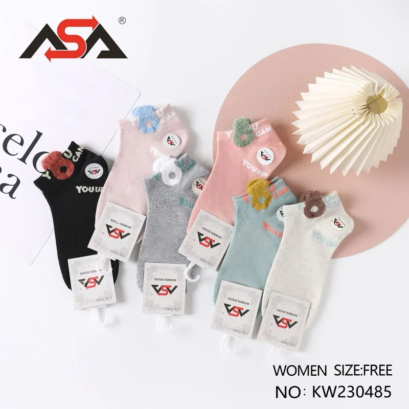 Calcetines con diseño de pompón-KW230485