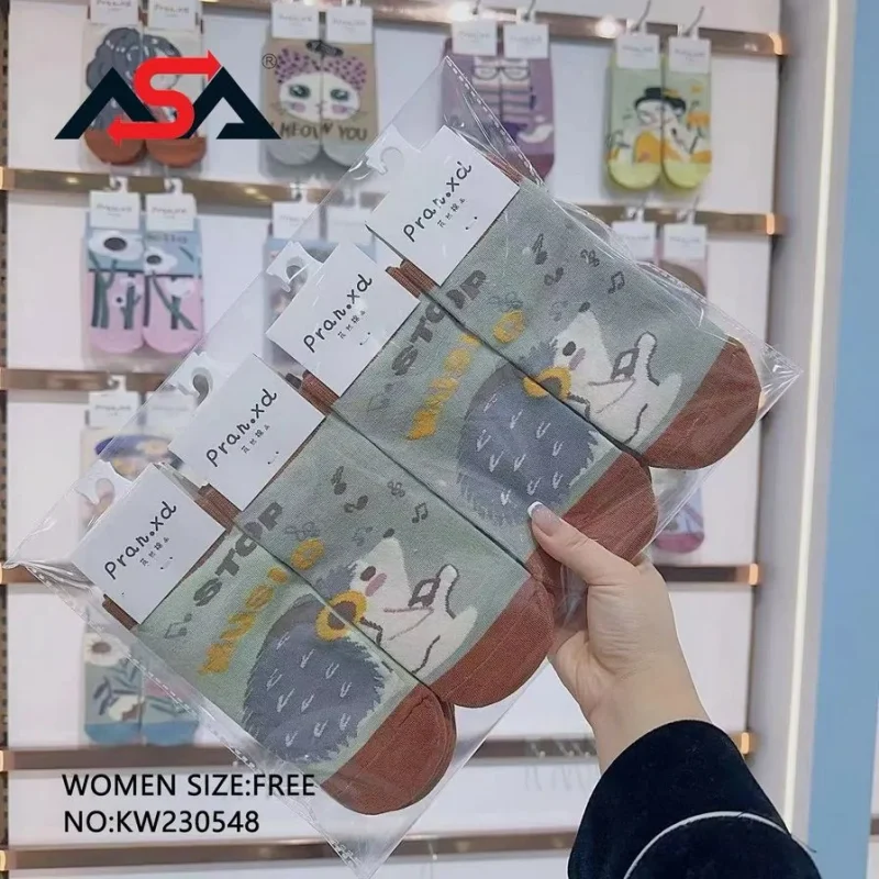 Calcetines con diseño de erizo-KW230548