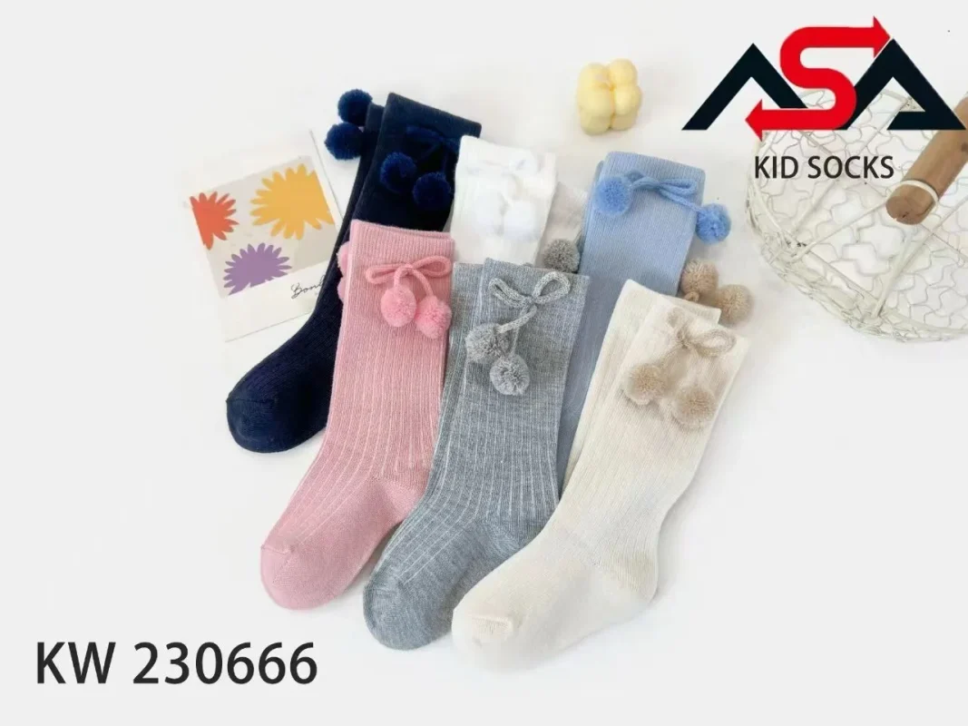 Calcetines altos con pompones para niños-KW230666 23-26