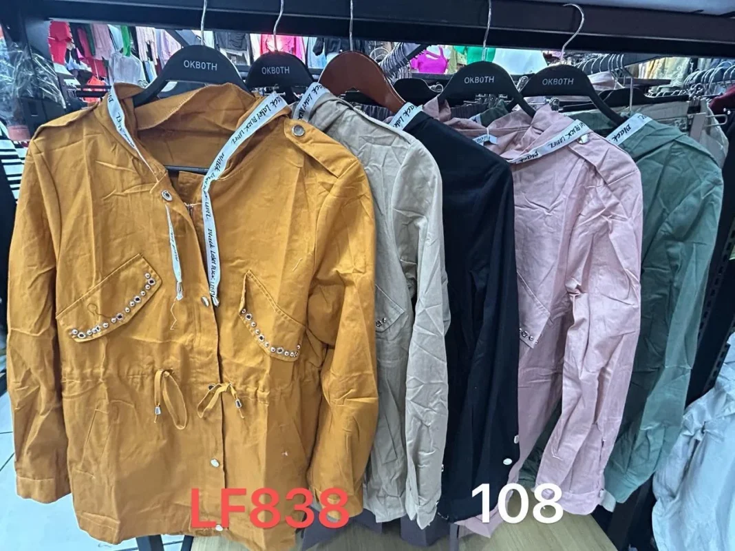 Chamarra casual con detalles-LF838