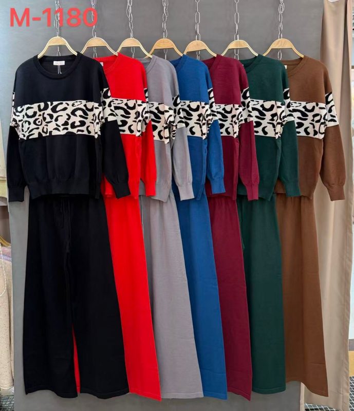 Conjunto suéter y pantalón con estampado animal print-M-1180