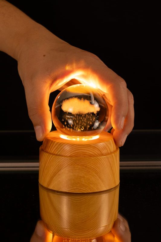 Esfera de cristal con nube y lluvia-L917