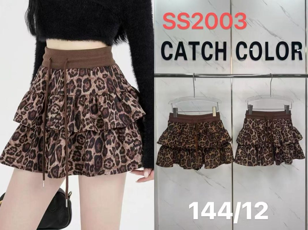 Falda corta con estampado animal print-SS2003