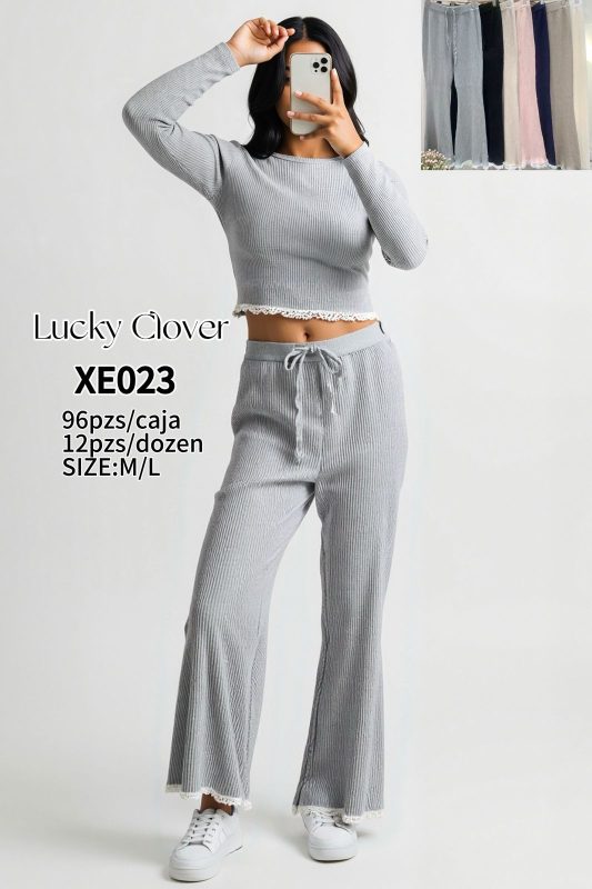 Pantalón con detalle en la bota-XE023