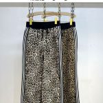 Pantalones con estampado animal print y franjas laterales-PS959 - 1